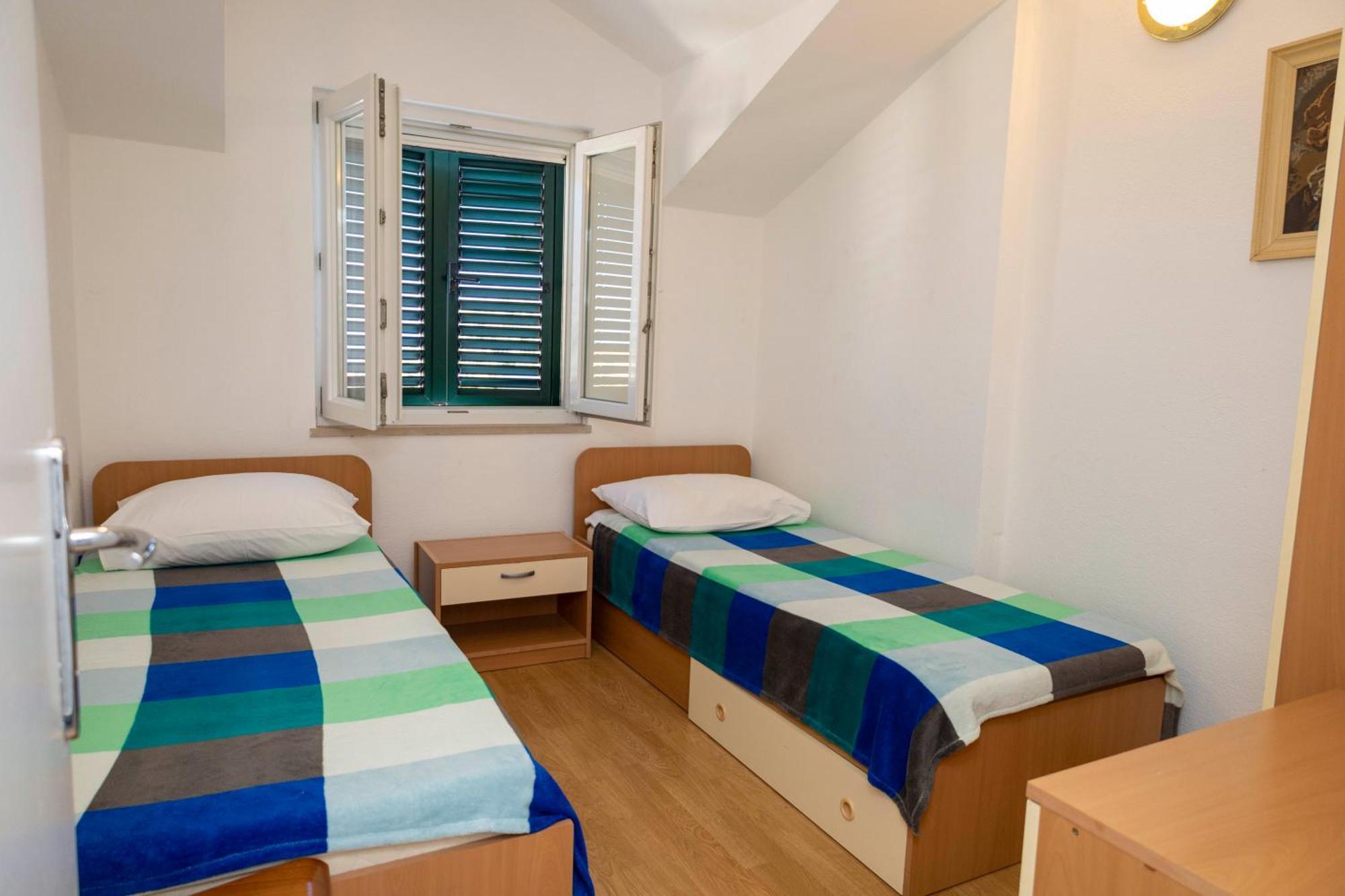 Apartments Jaksic - Zile Supetar Extérieur photo