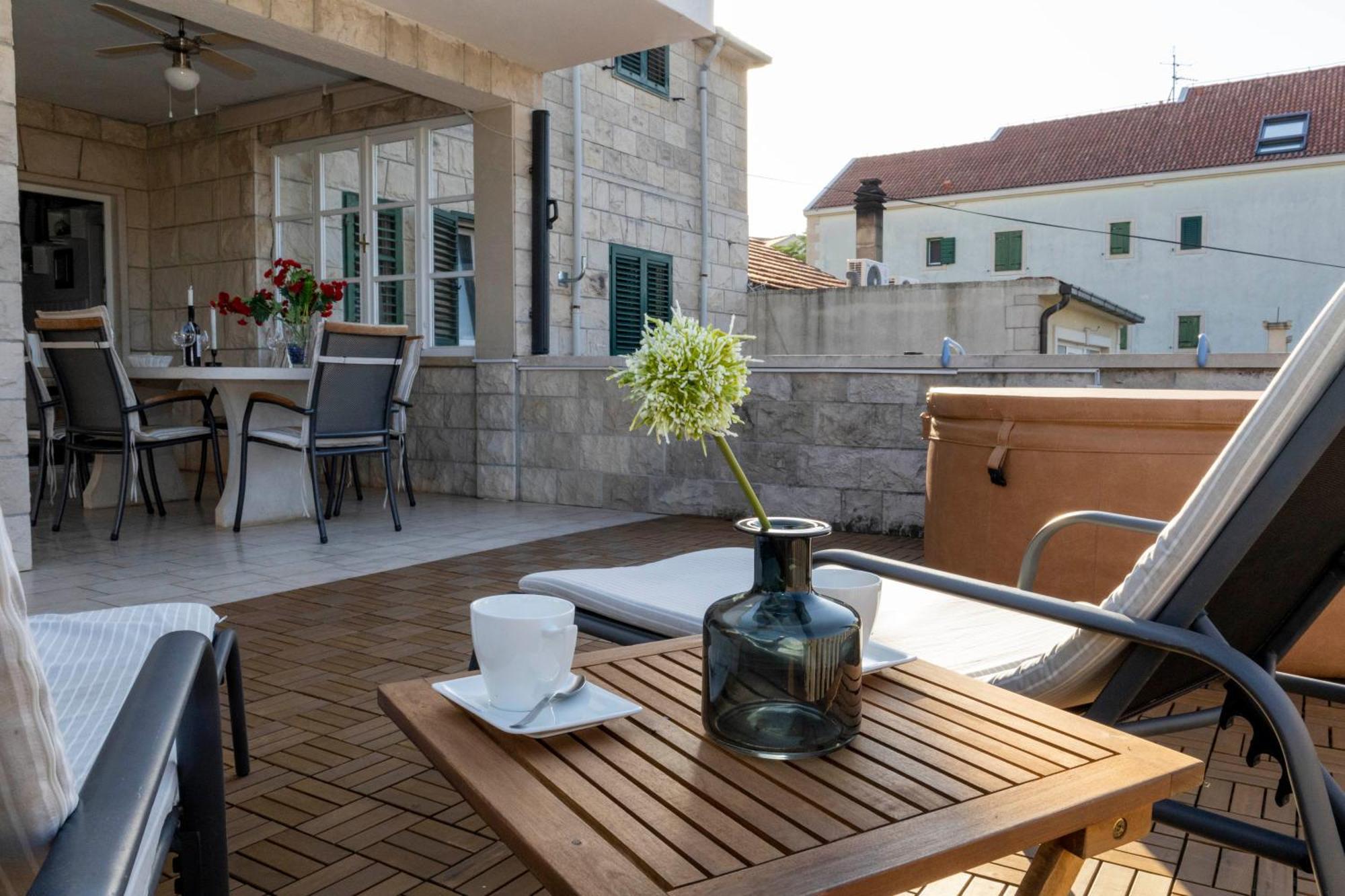Apartments Jaksic - Zile Supetar Extérieur photo