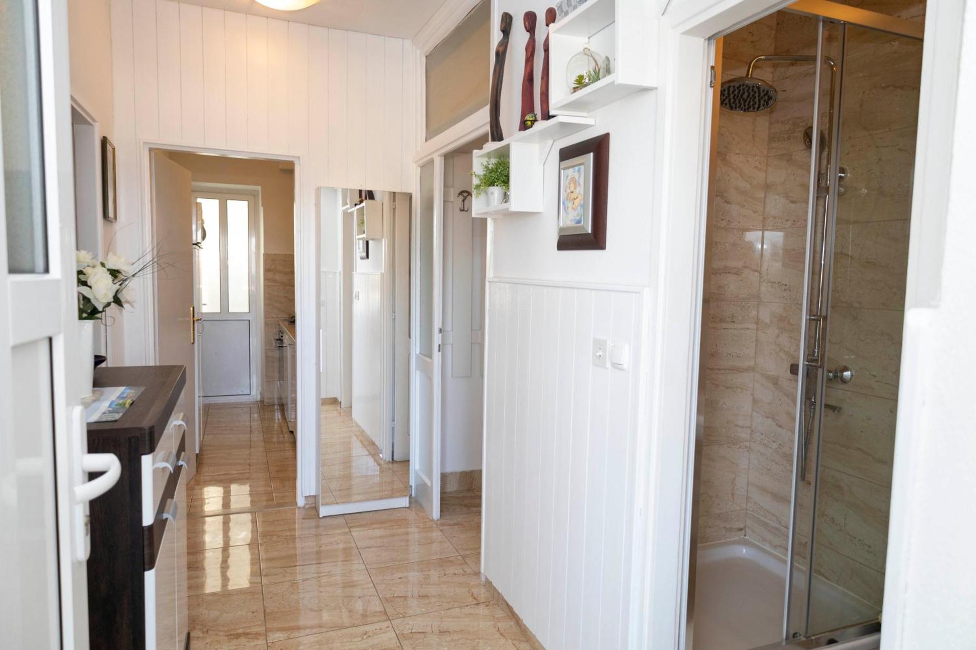 Apartments Jaksic - Zile Supetar Extérieur photo