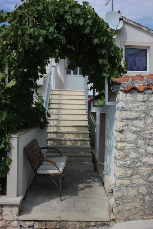 Apartments Jaksic - Zile Supetar Extérieur photo