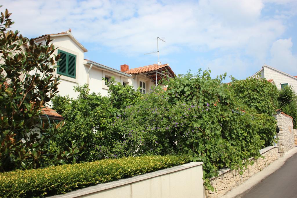 Apartments Jaksic - Zile Supetar Extérieur photo
