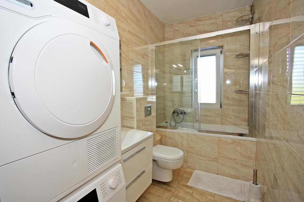 Apartments Jaksic - Zile Supetar Extérieur photo