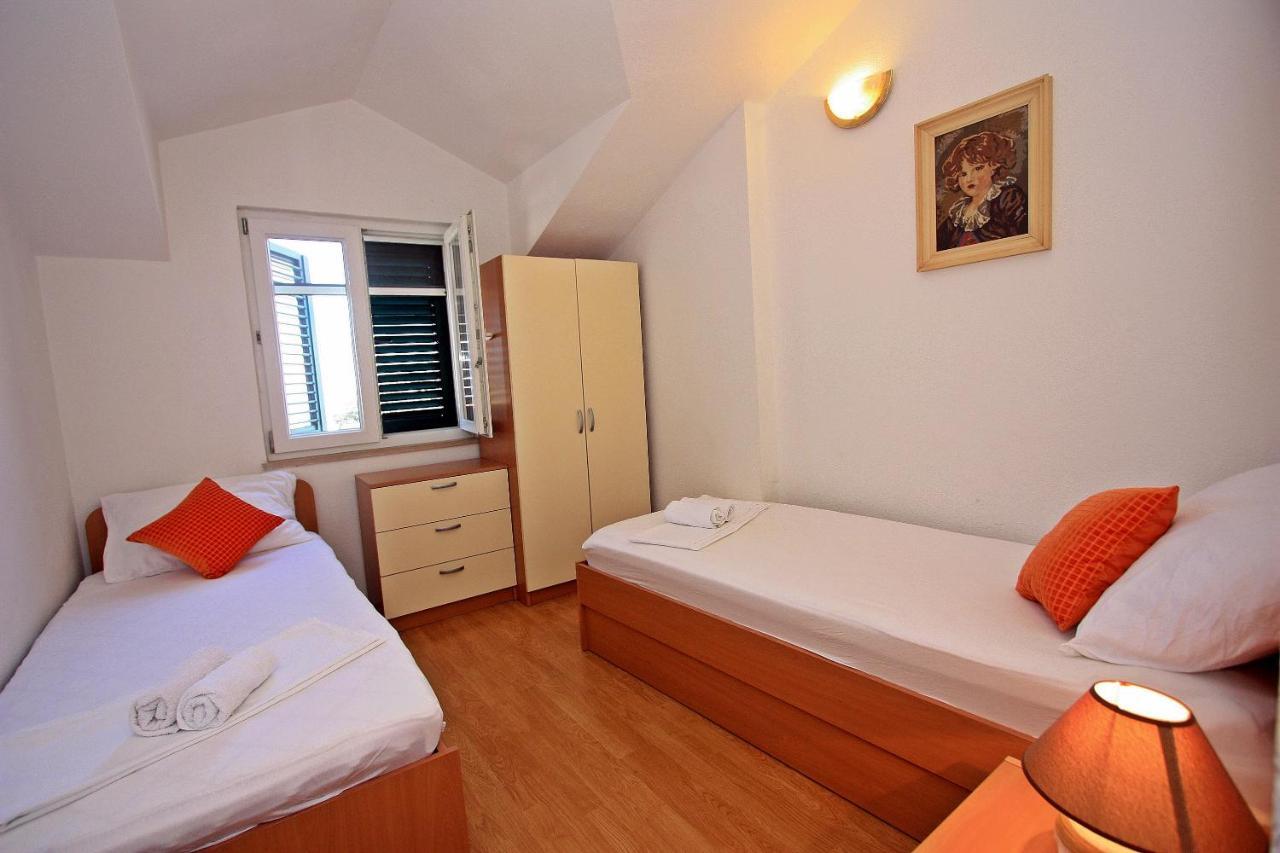 Apartments Jaksic - Zile Supetar Extérieur photo
