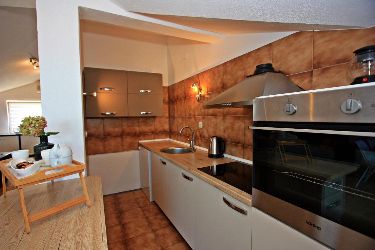 Apartments Jaksic - Zile Supetar Extérieur photo